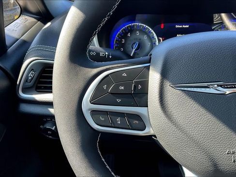 New 2026 Chrysler Pacifica Select image 17