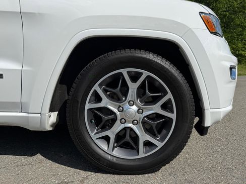 Used 2019 Jeep Grand Cherokee Overland AWD/4WD image 11