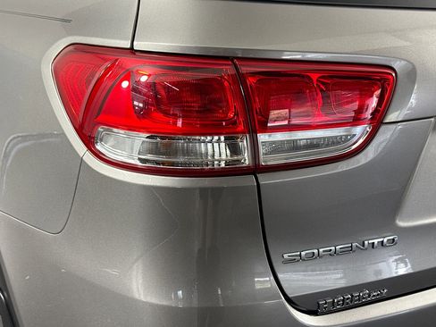 Used 2018 Kia Sorento FWD image 35