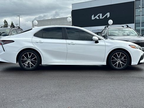 Used 2024 Toyota Camry SE w/ Cold Weather Package image 3