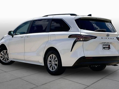 Used 2024 Toyota Sienna XLE FWD image 12