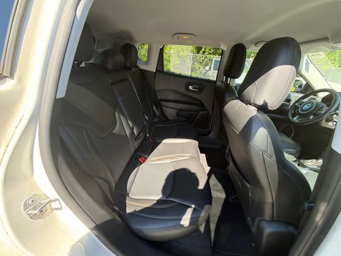 Used 2018 Jeep Compass Limited AWD/4WD image 19