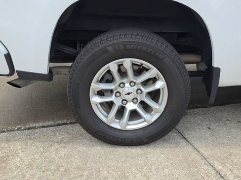 Used 2022 Chevrolet Silverado 1500 RST RWD image 5