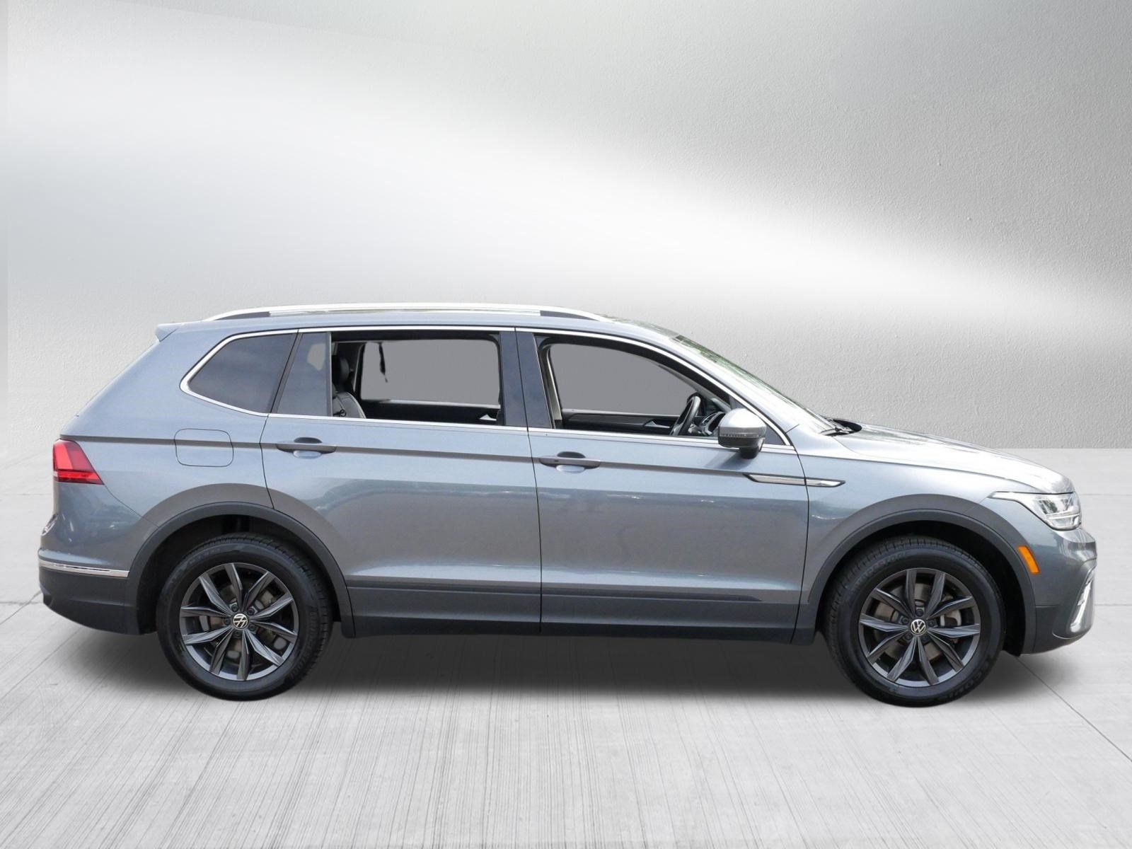 Certified 2023 Volkswagen Tiguan SE w/ Panoramic Sunroof Package AWD/4WD image 8