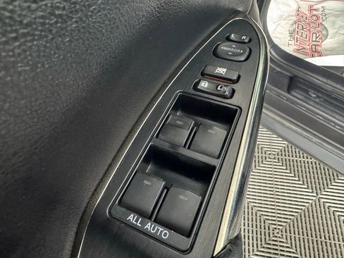 Used 2013 Toyota Avalon Limited image 40