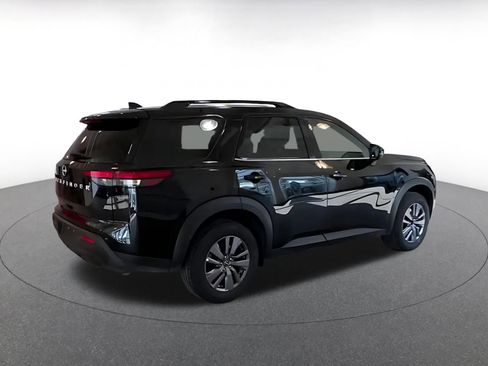 Used 2025 Nissan Pathfinder SV image 14