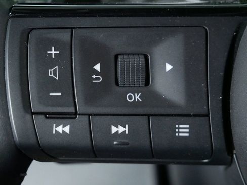 Used 2025 Nissan Pathfinder SL AWD/4WD image 25