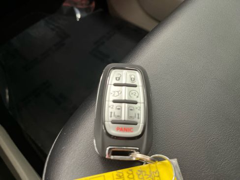 Used 2024 Chrysler Pacifica Touring-L FWD image 41