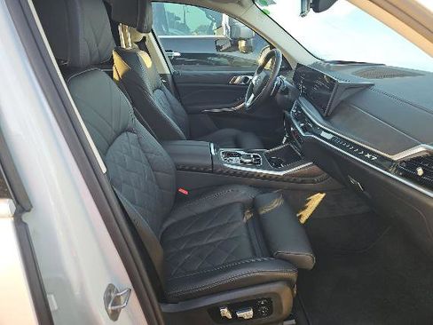 Used 2025 BMW X7 xDrive40i AWD/4WD image 6