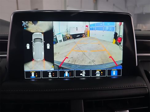 Used 2021 GMC Yukon XL AT4 w/ Technology Package image 24