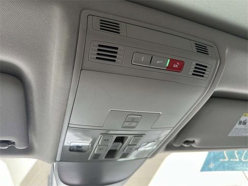 Certified 2022 Volkswagen Taos SE w/ Panoramic Sunroof Package image 30