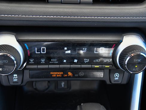 Used 2020 Toyota RAV4 XLE Premium FWD image 22