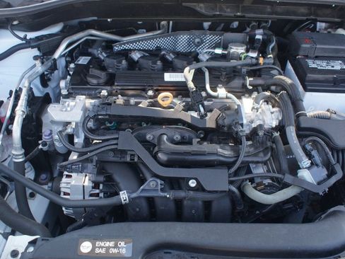 Used 2022 Toyota Corolla Cross XLE w/ Convenience Package FWD image 29