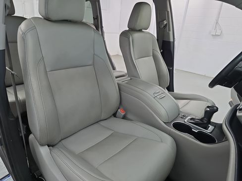 Used 2019 Toyota Highlander XLE image 10