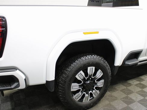 Used 2025 GMC Sierra 2500 Denali image 37