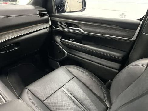 Used 2024 Jeep Wagoneer L Series II w/ Flexible Seating Group RWD image 13