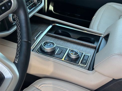 Used 2024 Ford Expedition Limited image 12
