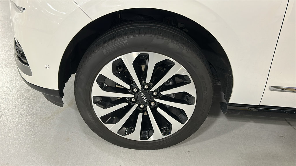 Used 2023 Lincoln Navigator Reserve AWD/4WD image 8