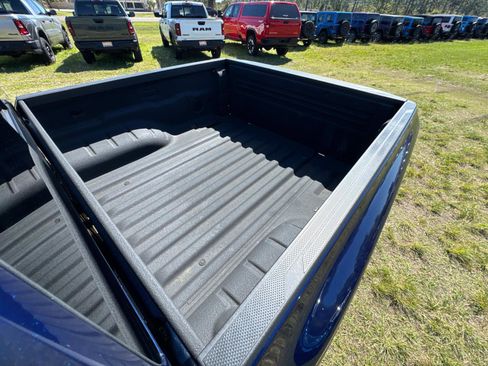 Used 2023 Nissan Frontier PRO-4X w/ Technology Package AWD/4WD image 11