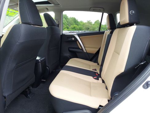 Used 2018 Toyota RAV4 XLE image 10