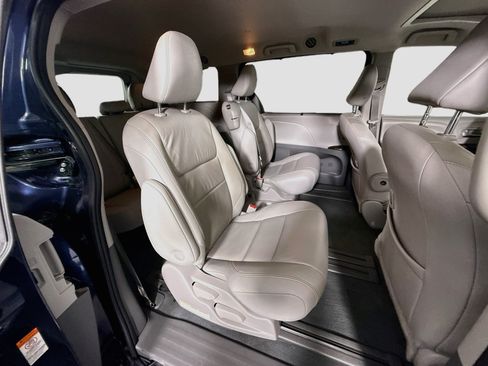 Used 2020 Toyota Sienna XLE FWD image 26