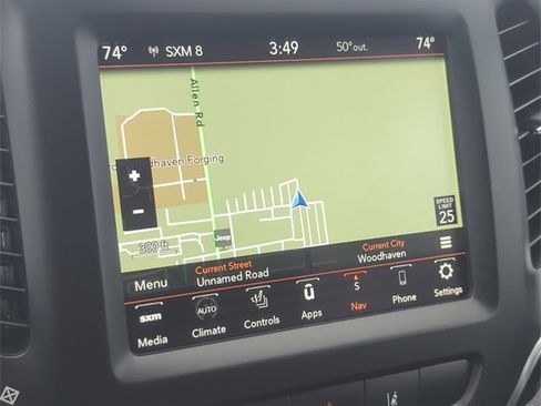Used 2023 Jeep Cherokee Altitude Lux image 18