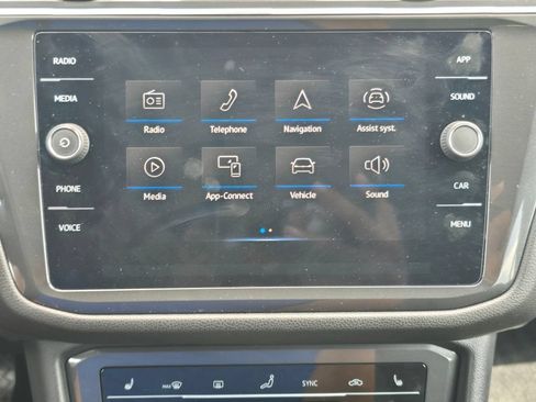 Used 2022 Volkswagen Tiguan SE AWD/4WD image 21