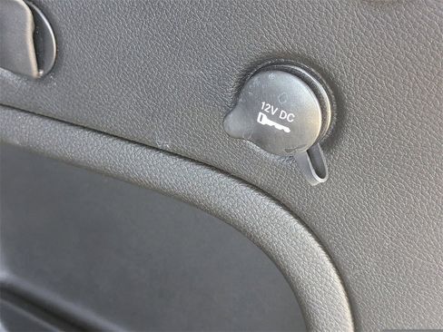 Used 2022 Jeep Grand Cherokee Laredo X image 13