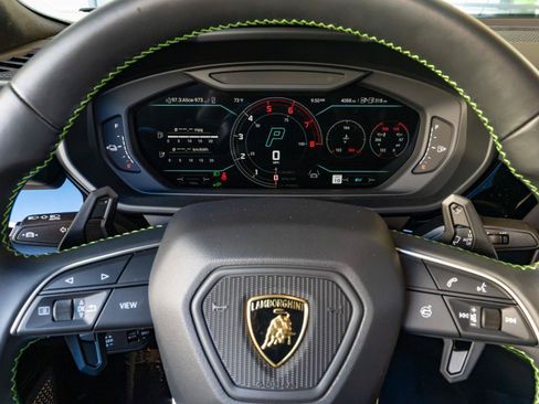 Used 2025 Lamborghini Urus SE AWD/4WD image 18