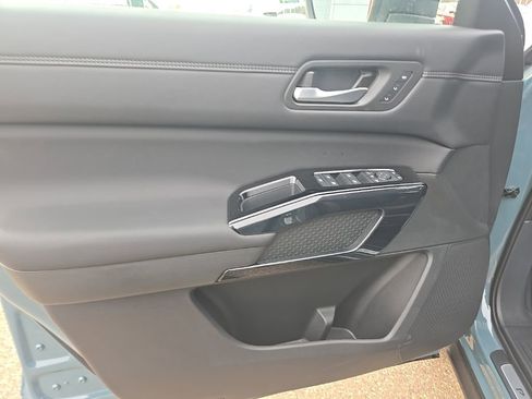 New 2026 Nissan Pathfinder Platinum image 11