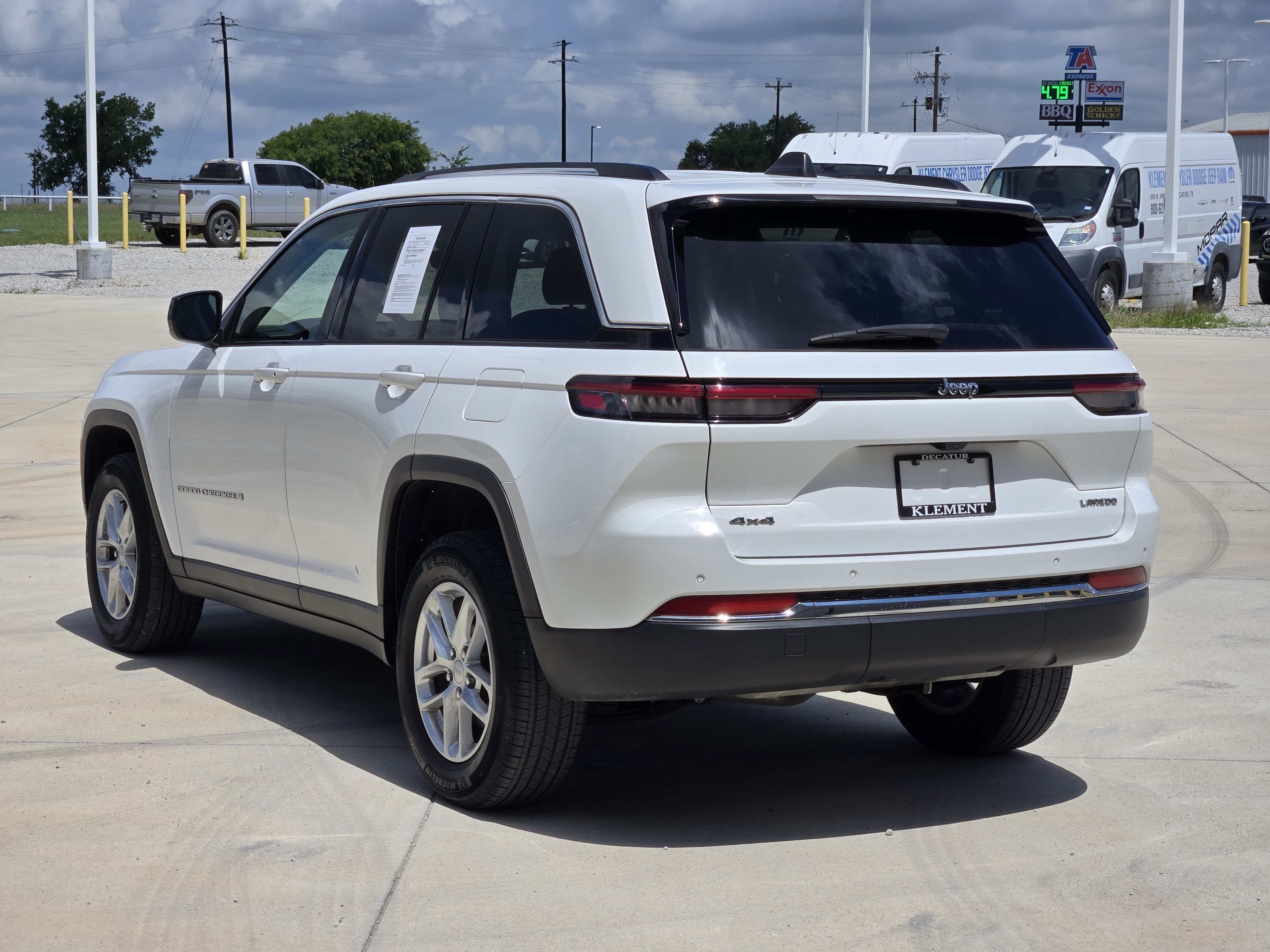 Used 2023 Jeep Grand Cherokee Laredo w/ Luxury Tech Group I AWD/4WD image 6