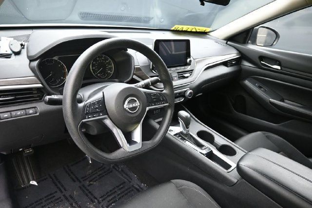 Used 2025 Nissan Altima 2.5 SV FWD image 17