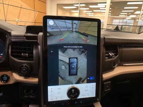 Certified 2023 Ford Expedition Platinum image 16