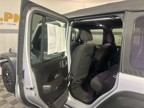 Used 2022 Jeep Wrangler Unlimited Sport AWD/4WD image 35