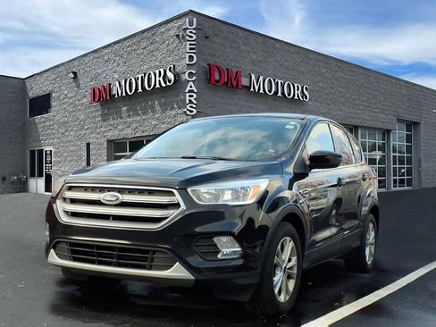 Used 2017 Ford Escape SE FWD image 1