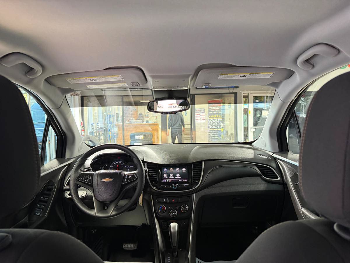 Used 2020 Chevrolet Trax LT AWD/4WD image 16