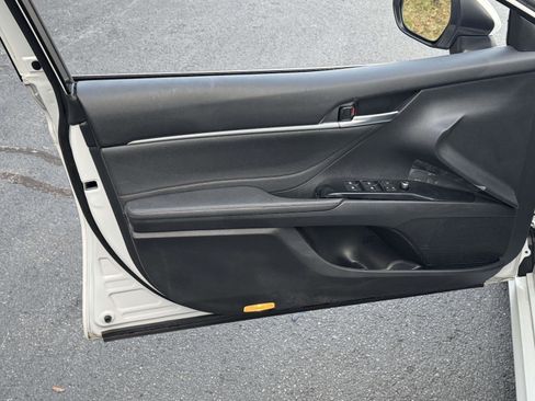 Used 2018 Toyota Camry XLE image 15