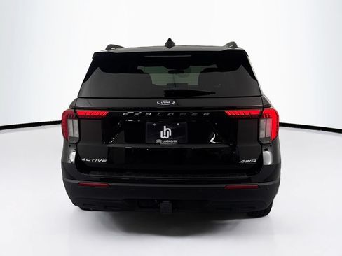 Used 2025 Ford Explorer Active AWD/4WD image 6