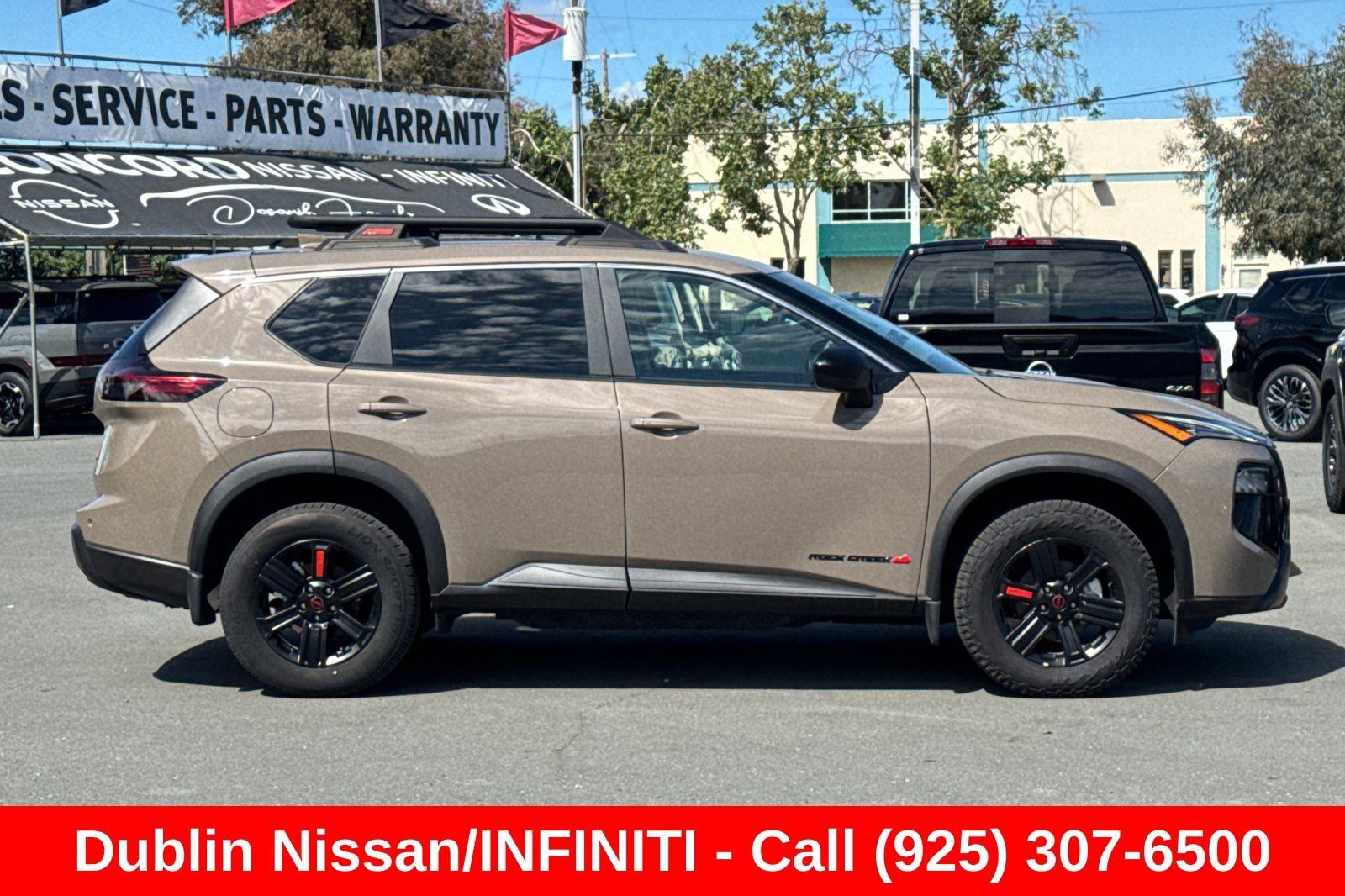 Used 2025 Nissan Rogue SV AWD/4WD image 3