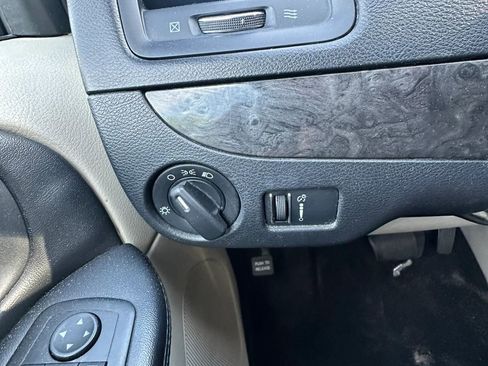 Used 2014 Dodge Grand Caravan SXT FWD image 29