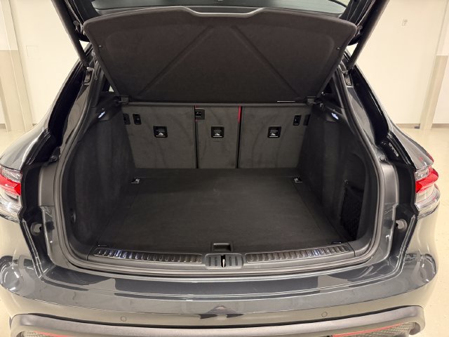 Certified 2026 Porsche Macan AWD/4WD image 24