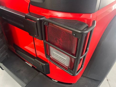 Used 2017 Jeep Wrangler Unlimited Rubicon w/ Connectivity Group image 45