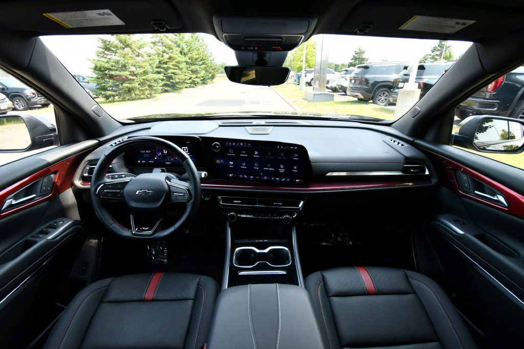 Used 2025 Chevrolet Traverse RS w/ LPO, Floor Liner Package AWD/4WD image 3