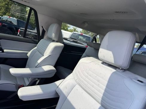 Used 2025 Ford Expedition Max Platinum w/ Platinum Ultimate Package AWD/4WD image 34