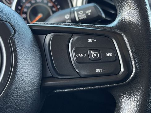 Used 2021 Jeep Gladiator Sport image 17