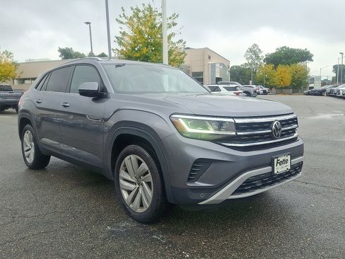 Used 2020 Volkswagen Atlas Cross Sport SE image 3