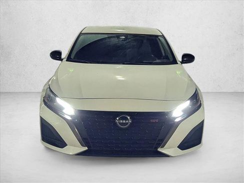 Used 2024 Nissan Altima 2.5 SR FWD image 2