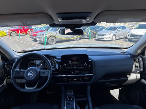 Used 2025 Nissan Pathfinder SV FWD image 36