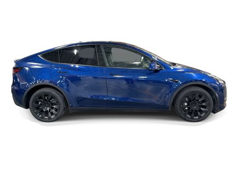 Certified 2023 Tesla Model Y Long Range AWD/4WD image 7