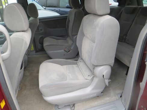 Used 2007 Toyota Sienna LE image 18